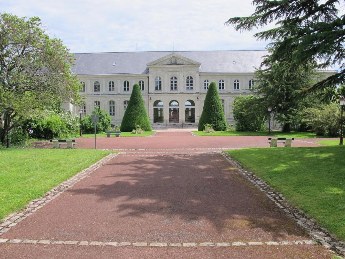 Petit Havre De Tranquillite Apartment Loudun Bagian luar foto
